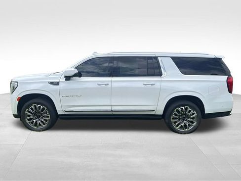 Used 2023 GMC Yukon XL Denali Ultimate AWD/4WD image 6