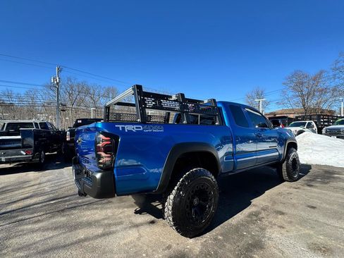 Used 2017 Toyota Tacoma TRD Off-Road w/ Tow Package AWD/4WD image 8