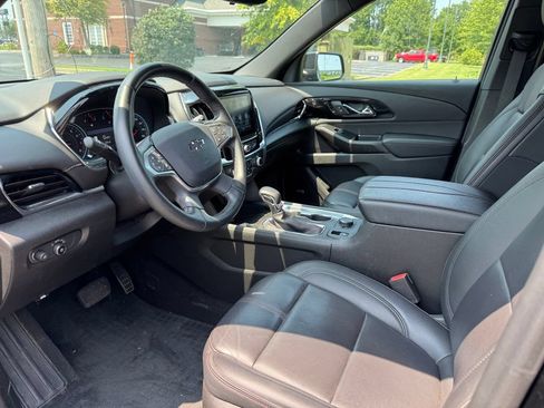Used 2023 Chevrolet Traverse RS w/ LPO, Floor Liner Package AWD/4WD image 11