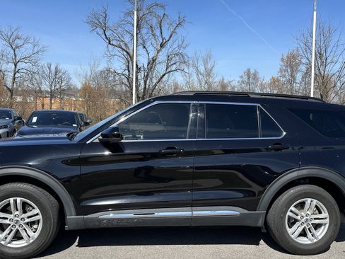 Used 2022 Ford Explorer XLT w/ Equipment Group 202A AWD/4WD image 7