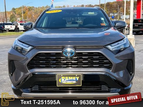 Used 2024 Toyota RAV4 SE w/ Convenience Package image 11