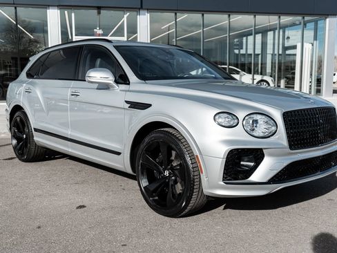 Certified 2023 Bentley Bentayga Extended Wheelbase AWD/4WD image 18