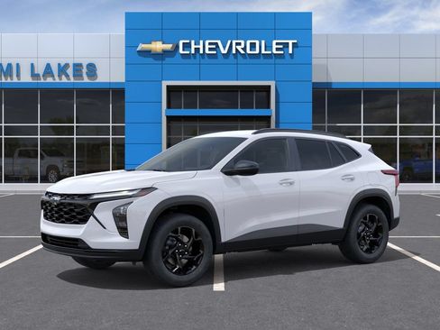 New 2026 Chevrolet Trax LT w/ Driver Confidence Package FWD image 2