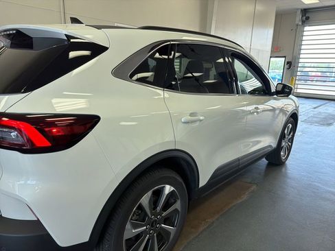 Used 2023 Ford Escape Platinum image 6