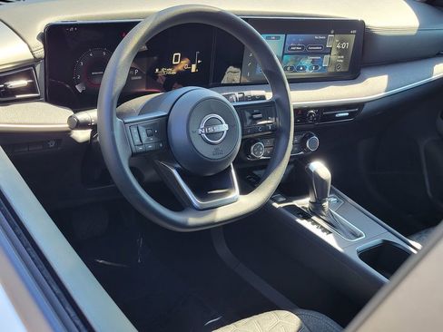 Used 2025 Nissan Kicks SV FWD image 5