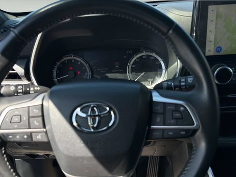 Used 2023 Toyota Highlander XSE FWD image 8