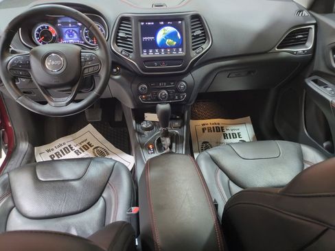 Used 2019 Jeep Cherokee Trailhawk AWD/4WD image 15