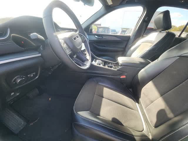 Used 2023 Jeep Grand Cherokee Altitude AWD/4WD image 27