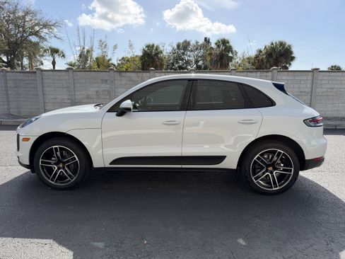 Certified 2021 Porsche Macan image 2