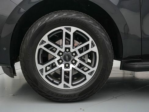 Certified 2025 Ford Expedition Active image 10