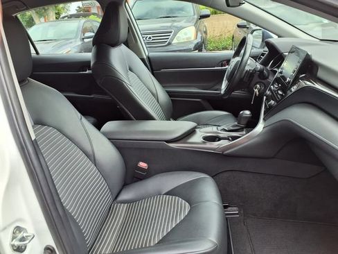 Used 2022 Toyota Camry SE w/ Carpet Mat Package (TMS) FWD image 27