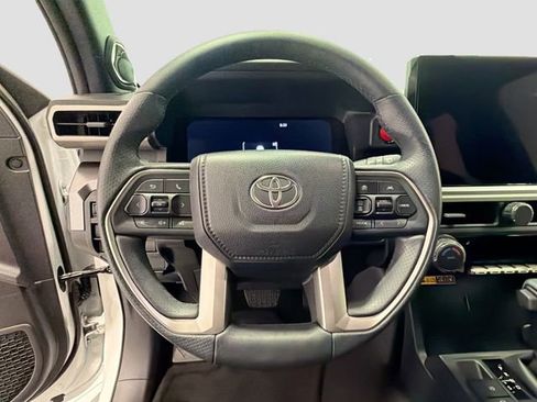 Certified 2025 Toyota 4Runner TRD Off-Road Premium AWD/4WD image 9