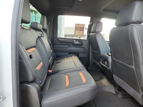 Used 2025 GMC Sierra 2500 AT4 image 14
