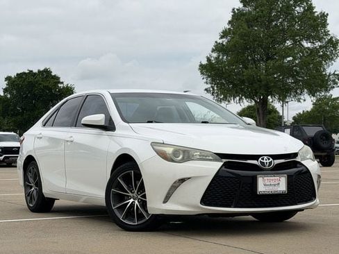 Used 2016 Toyota Camry XSE image 2