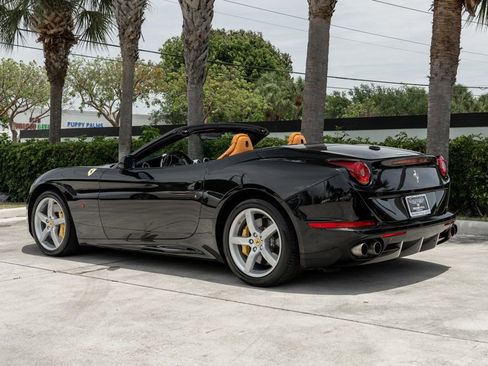 Used 2015 Ferrari California T RWD image 4