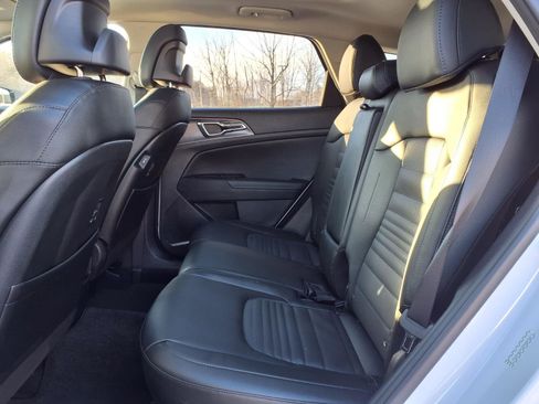 Certified 2025 Kia Sportage SX image 7