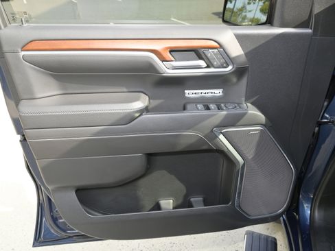 Used 2023 GMC Sierra 1500 Denali w/ Denali Reserve Package image 17