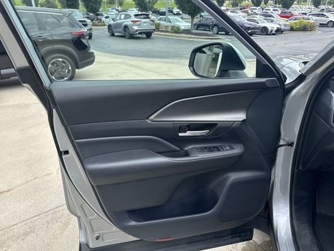 Used 2025 Toyota Grand Highlander AWD image 13