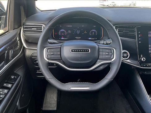 Used 2023 Jeep Wagoneer L 4WD image 5