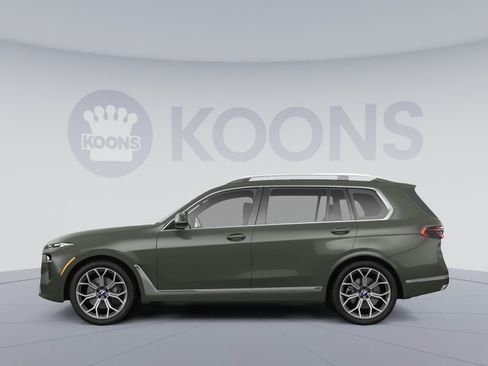 Used 2025 BMW X7 xDrive40i w/ M Sport Package AWD/4WD image 2