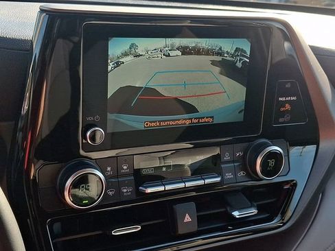 Used 2023 Toyota Highlander LE image 21