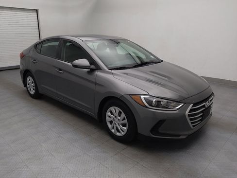 Used 2018 Hyundai Elantra SE image 11