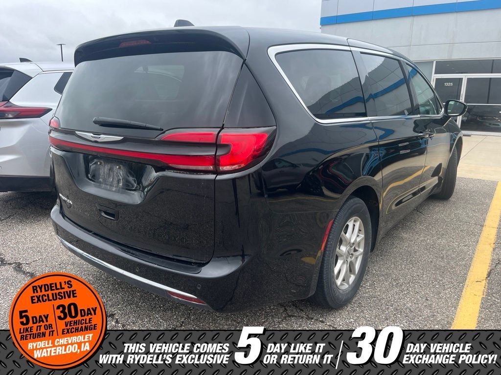 Used 2024 Chrysler Pacifica Touring-L FWD image 5