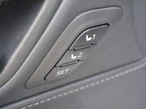 Used 2023 Toyota Venza Nightshade AWD/4WD image 8