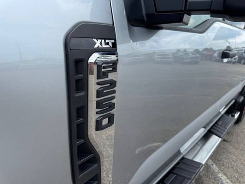 Used 2023 Ford F250 XLT AWD/4WD image 9