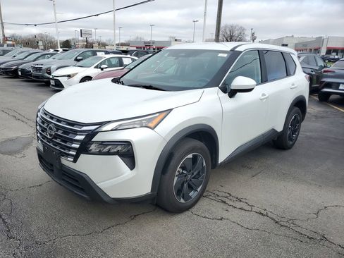 Used 2025 Nissan Rogue SV image 4