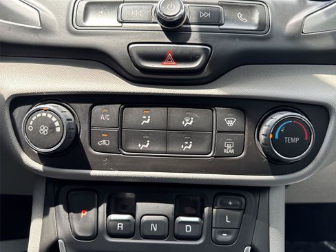 Used 2018 GMC Terrain SLE FWD image 19