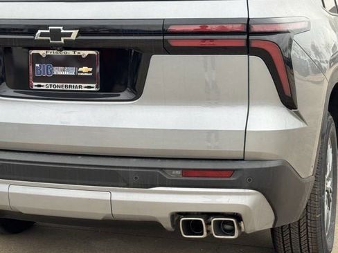 New 2025 Chevrolet Traverse LT w/ Enhanced Driving Package image 7