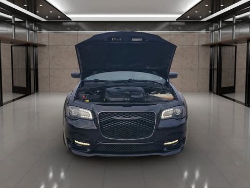 Used 2020 Chrysler 300 Touring L w/ Quick Order Package 2EF image 4