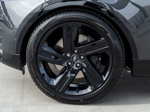 Used 2025 Land Rover Discovery Dynamic SE image 11