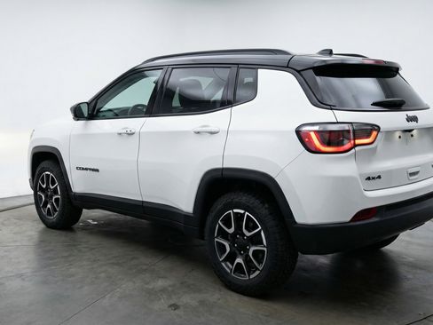 Used 2025 Jeep Compass Trailhawk image 6