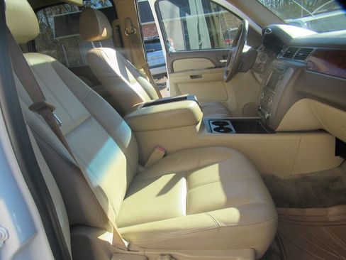 Used 2009 GMC Yukon 4WD Hybrid image 27