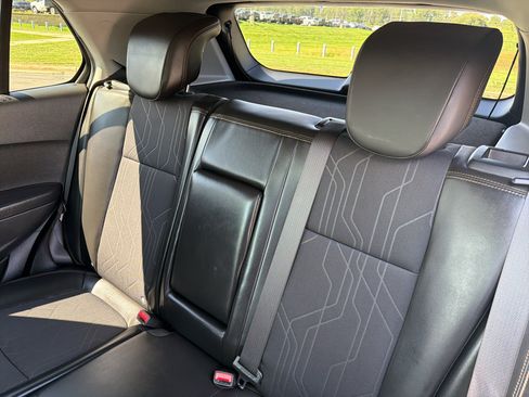 Used 2019 Chevrolet Trax LT w/ LT Convenience Package FWD image 32