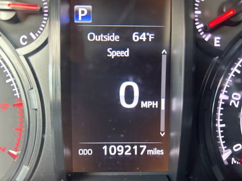 Used 2022 Toyota 4Runner SR5 Premium image 2