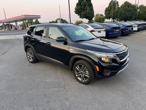 Used 2022 Kia Seltos LX AWD/4WD image 7