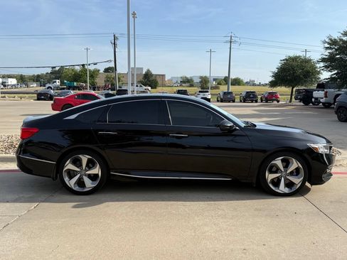Used 2018 Honda Accord Touring image 6