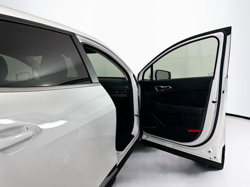 Used 2025 Kia Sportage LX FWD image 29