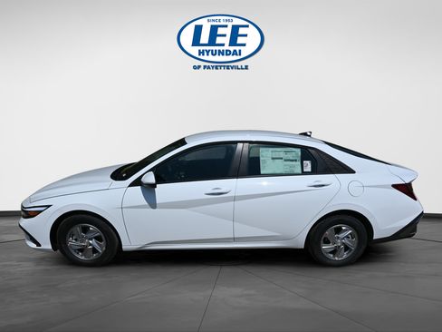 Certified 2025 Hyundai Elantra SE FWD image 6