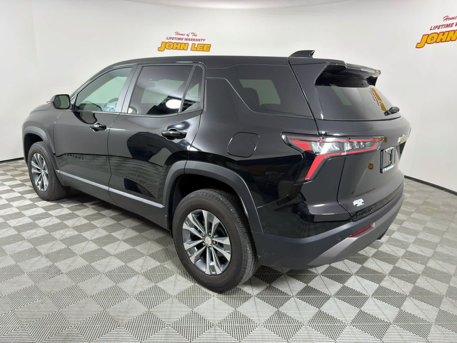 Used 2026 Chevrolet Equinox LT FWD image 3