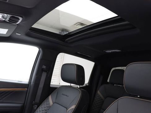 Used 2023 GMC Canyon Denali image 22