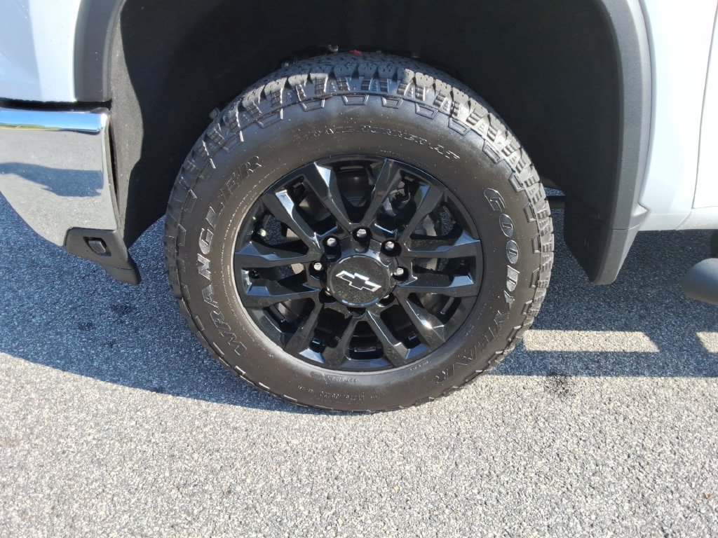 Certified 2025 Chevrolet Silverado 2500 LT AWD/4WD image 10