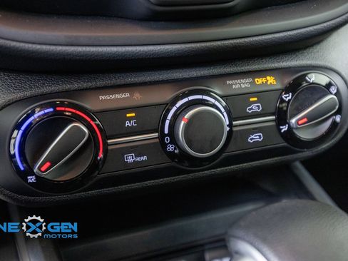 Used 2025 Kia Soul LX w/ LX Technology Package FWD image 21