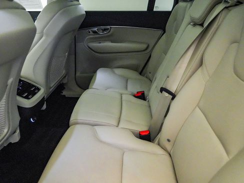 Used 2020 Volvo XC90 T5 Momentum w/ Protection Package Premier AWD/4WD image 20