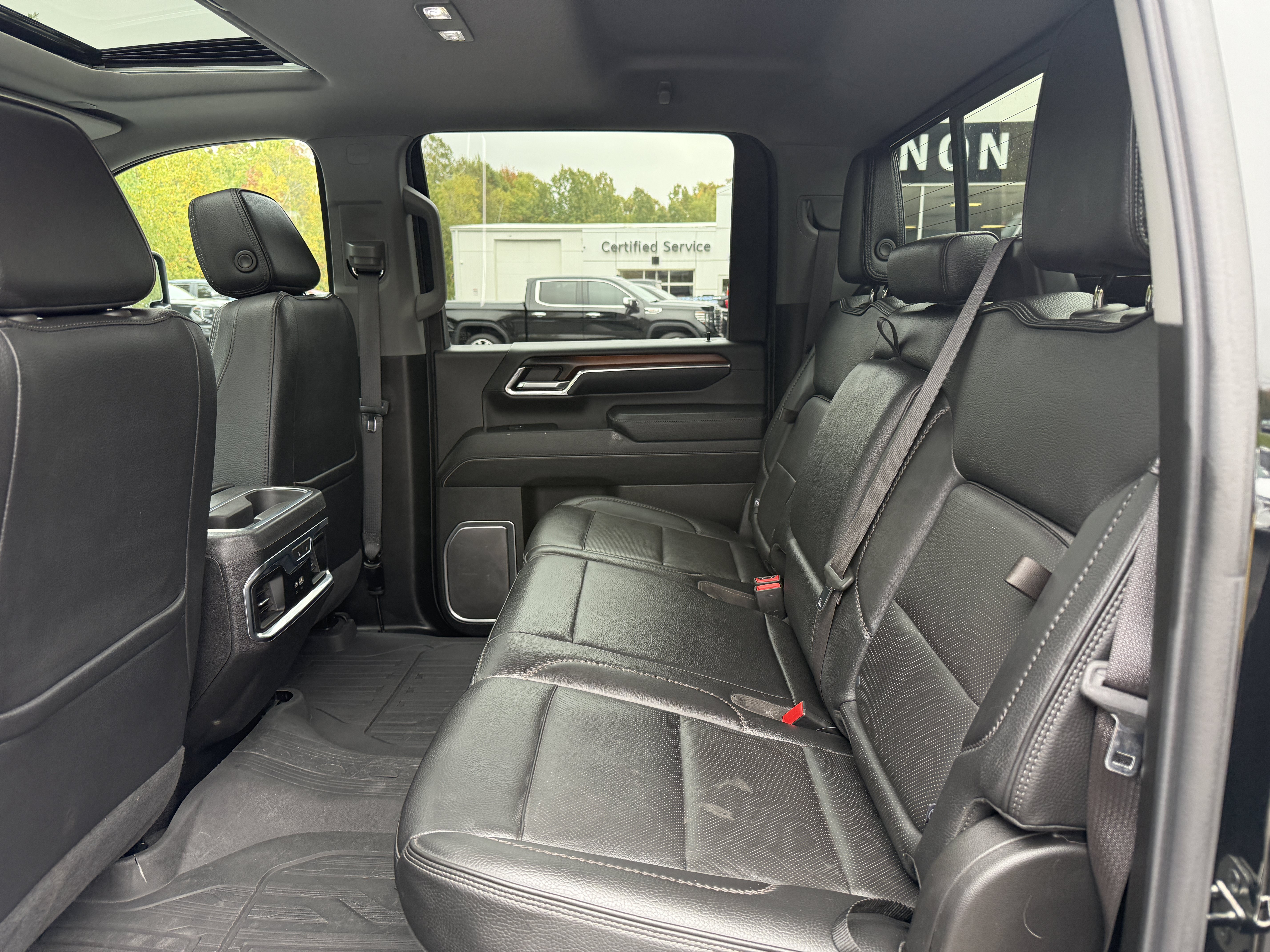 Used 2024 GMC Sierra 2500 Denali w/ Denali Reserve Package AWD/4WD image 17