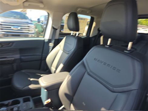 New 2025 Ford Maverick Lariat w/ Black Appearance Package image 19
