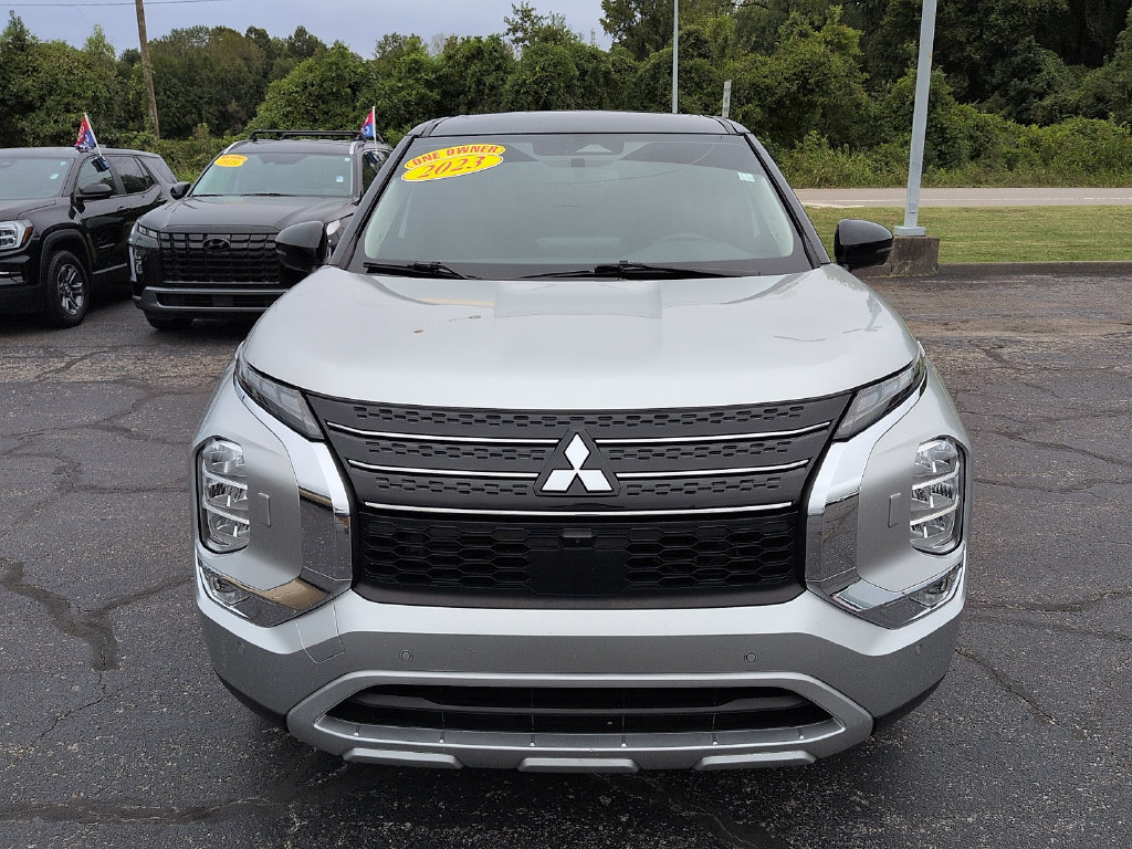 Used 2023 Mitsubishi Outlander SE AWD/4WD image 3